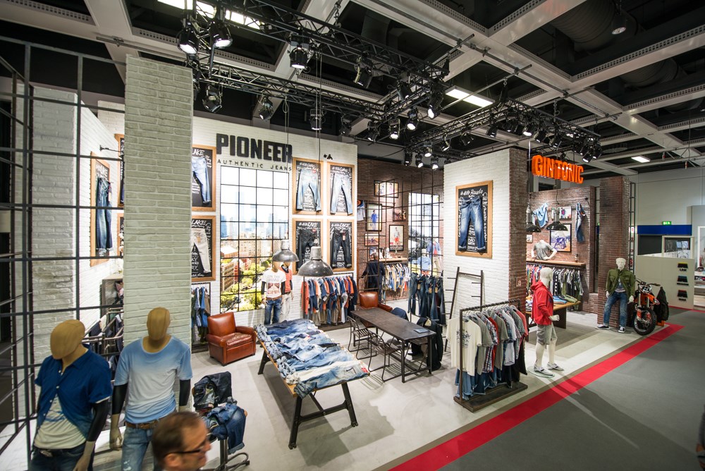 Gin Tonic & Pioneer / PANORAMA